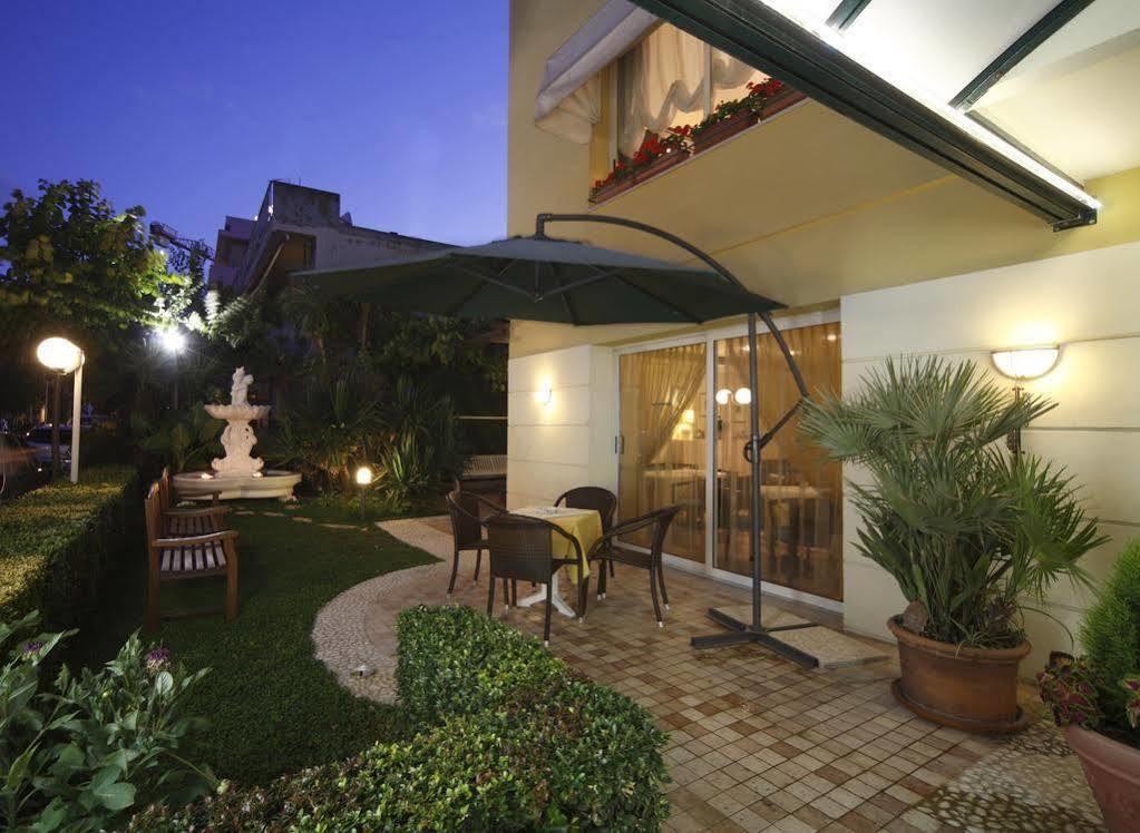 Hotel Houston Rimini Exterior foto
